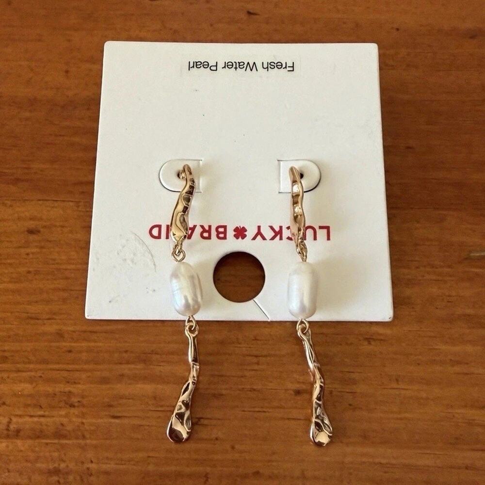 Lucky Brand NWT Freshwater Pearl Gold Tone Linear Drop Dangle Earrings - Picture 4 of 7